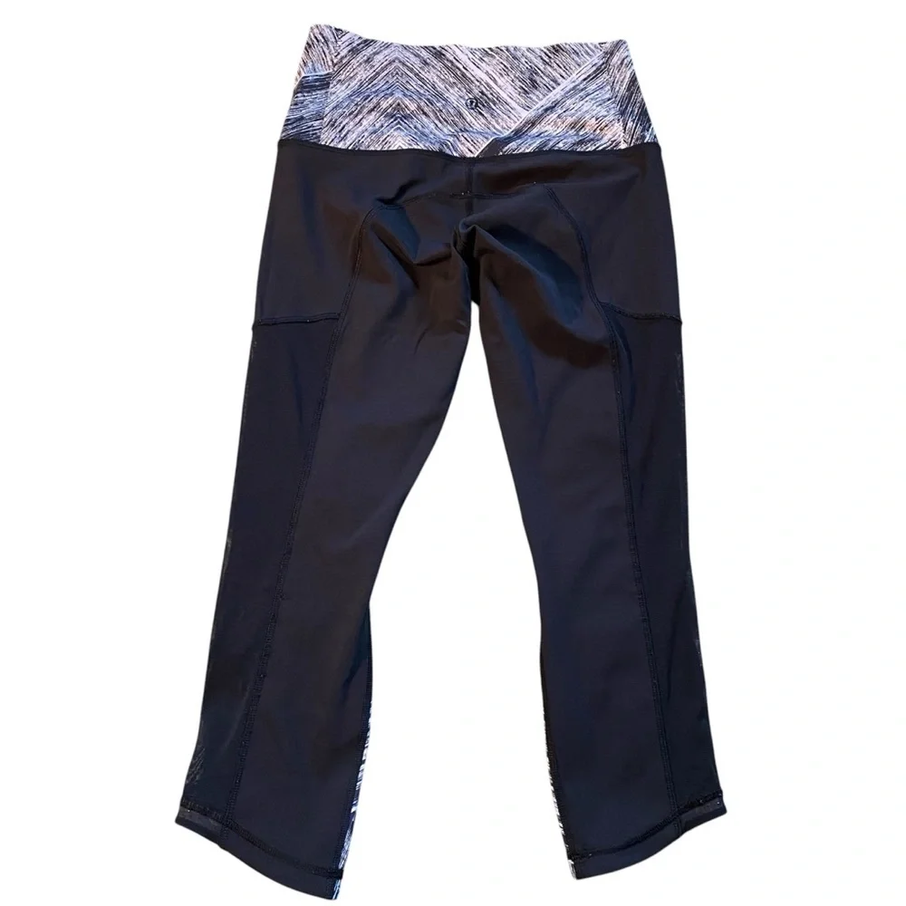 Lululemon Hot To Street‎ Crop Legging Size 6 Black White Tight Fit Yoga